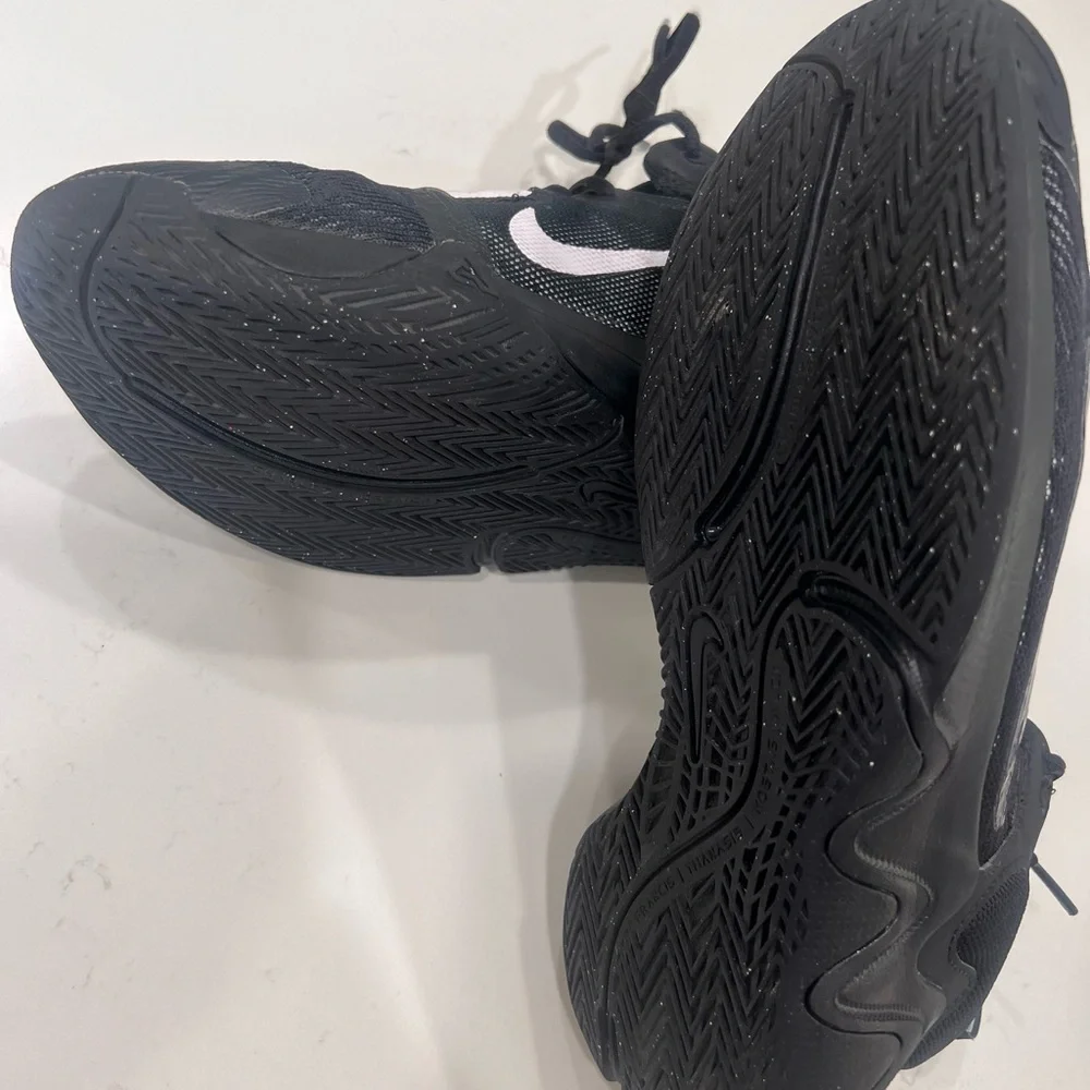 Black basketball shoes aize 9.5 mens - Picture 4 of 5